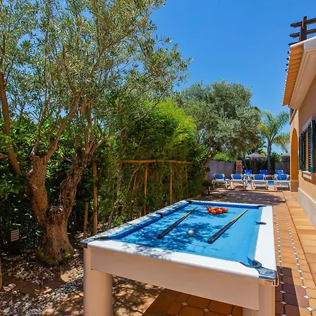 Elenor A & B, Fantastic Location Central Vale Da Parra Villa