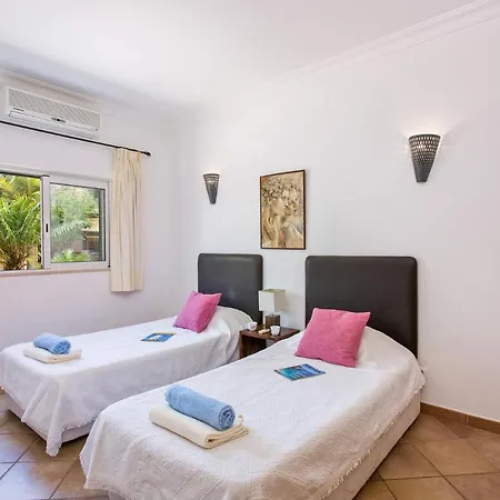 Elenor A & B, Fantastic Location Central Vale Da Parra Villa