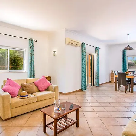 Elenor A & B, Fantastic Location Central Vale Da Parra Willa *