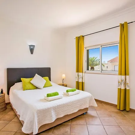 Villa Elenor A & B, Fantastic Location Central Vale Da Parra