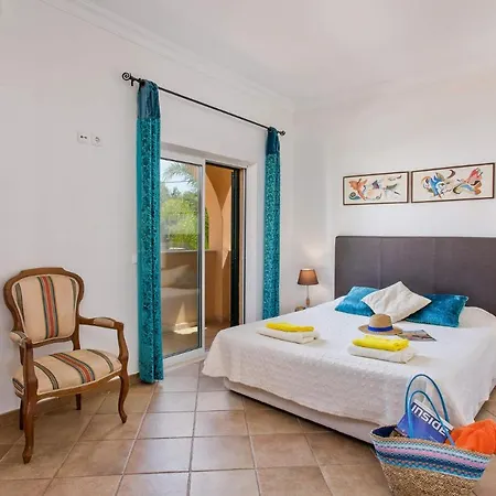 Elenor A & B, Fantastic Location Central Vale Da Parra Guia (Faro)