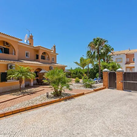 Elenor A & B, Fantastic Location Central Vale Da Parra Guia