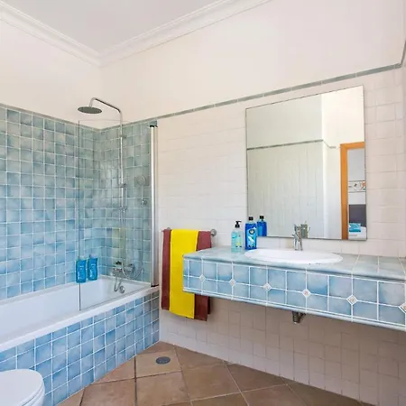 Elenor A & B, Fantastic Location Central Vale Da Parra Guia